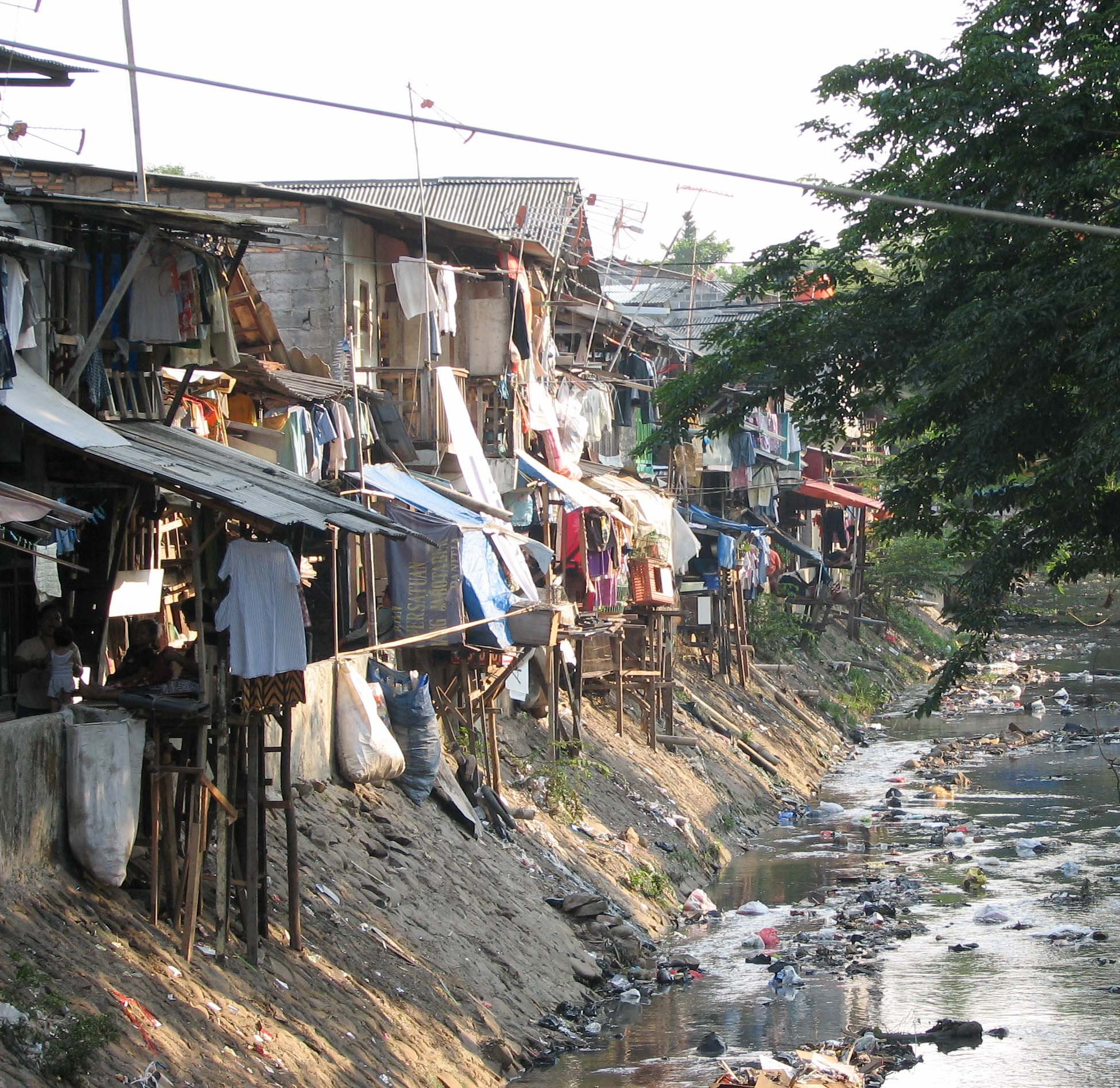 slums20on20the20drain.jpg